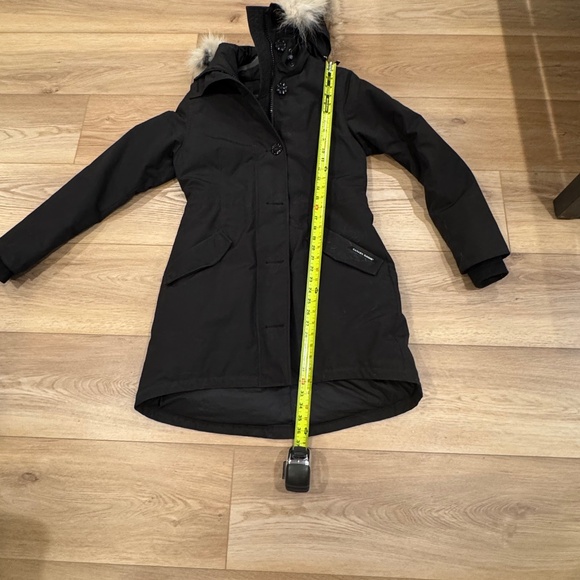 Women's Canada Goose Rossclair Parka Size Medium - Picture 9 of 16